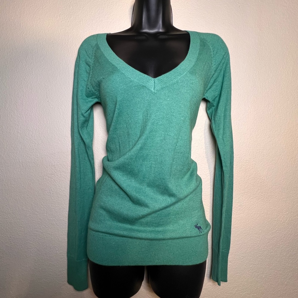 COPY - NWT Abercrombie sweater L